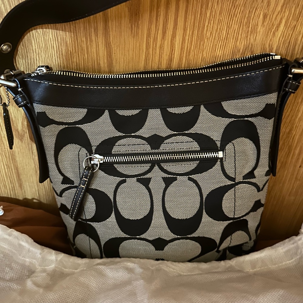 Coach Black and Cream Crossbody Bag 2008 - Picture 2 of 7